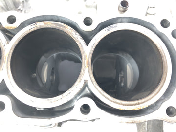 Honda CBR 900 RR Fireblade SC33 [2000] - Engine block crankcase with pistons - 0
