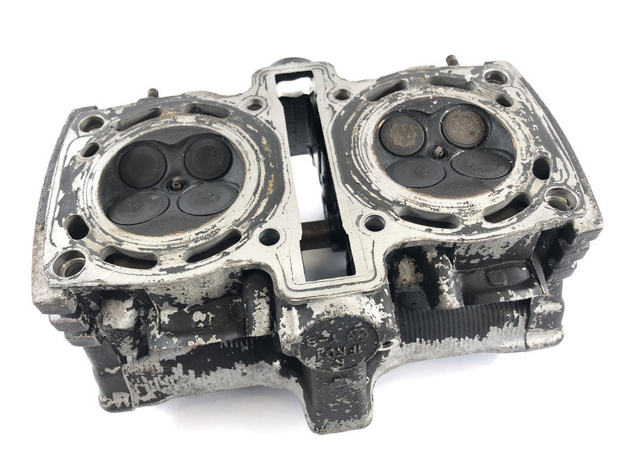 Yamaha V Max 1200 2we [1996] - cylinder head at the back