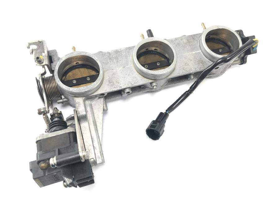 Triumph Sprint ST 1050 [2005] - throttle valve injection