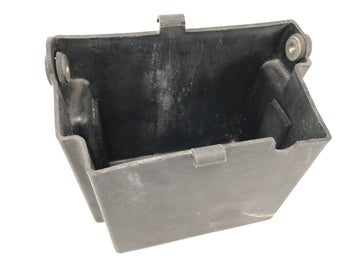 Triumph Daytona 900 T300 [1993] - battery compartment battery owner