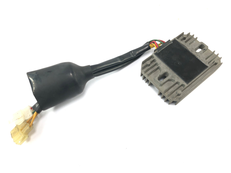Honda VFR 800 FI RC46 [1999] - Voltage regulator rectifier regulator