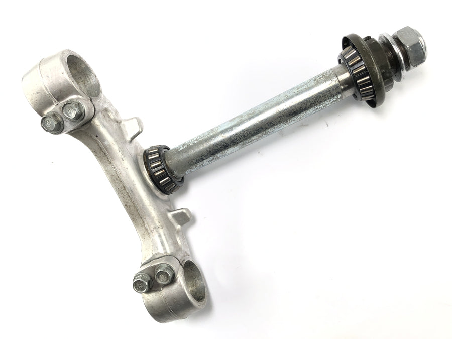 Honda NSR 125 JC22 [1998] - fork bridge above control head steering head bridge