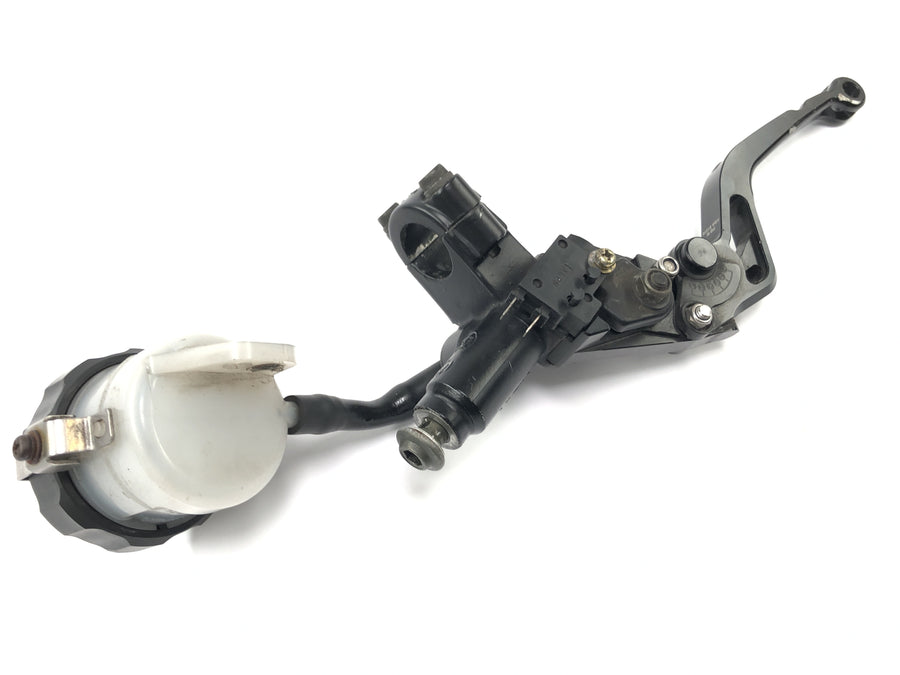 Yamaha YZF R1 RN09 [2003] - Brake pump brake lever at the front