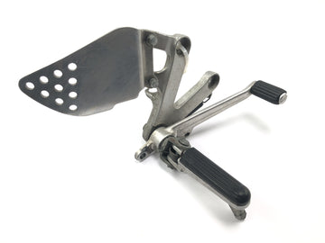 Honda CBR 900 RR Fireblade SC33 [2000] - Front right footrest Driver's footrest with brake pedal