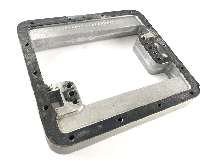 Moto Guzzi 850 Le Mans 3 VF [1986] - Oil pan between Motor Deck