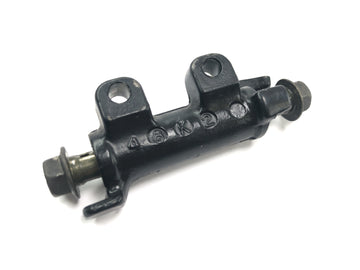 Yamaha XJR 1300 RP02 [1999] - Front brake line distributor
