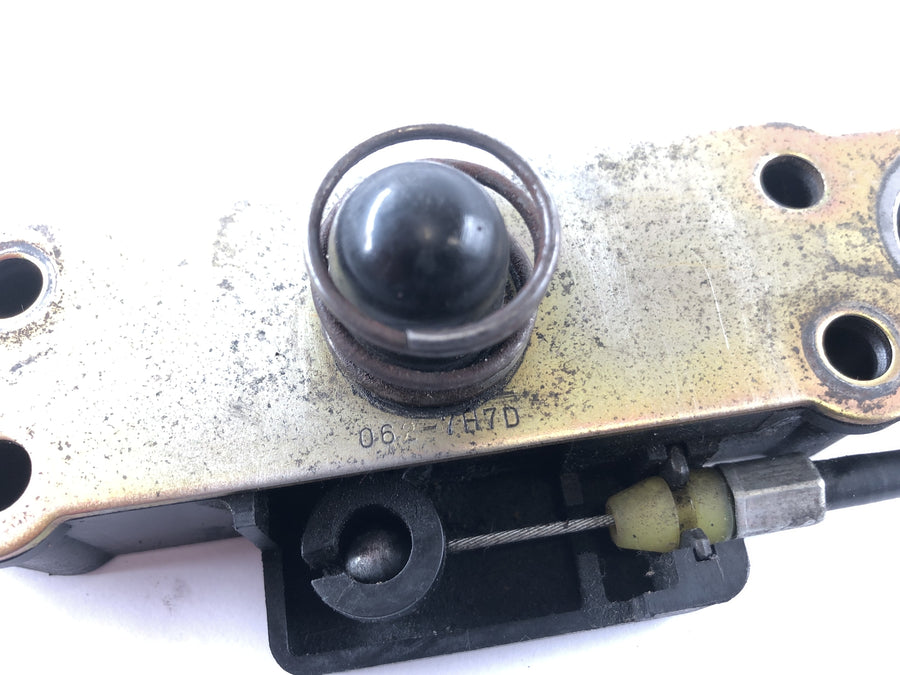 Suzuki Bandit 1200 GV75A [1998] - Seat lock