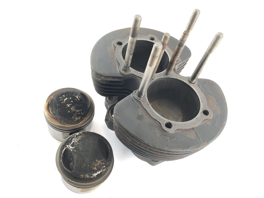 Triumph Bonneville T140V [1976] - cylinder with pistons