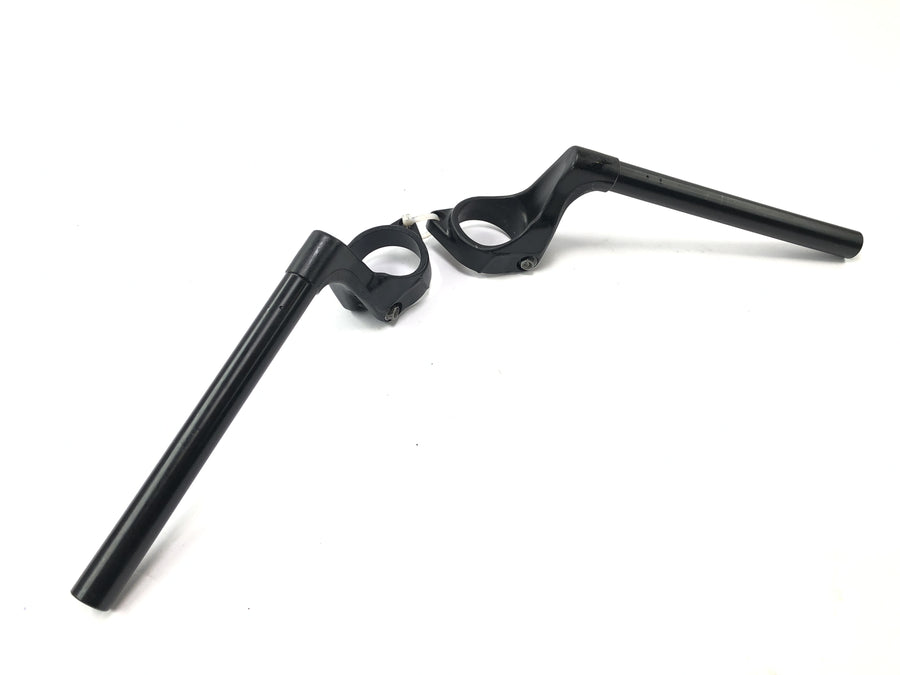 Aprilia RST 1000 Futura [2002] - handlebar fum on the left and right