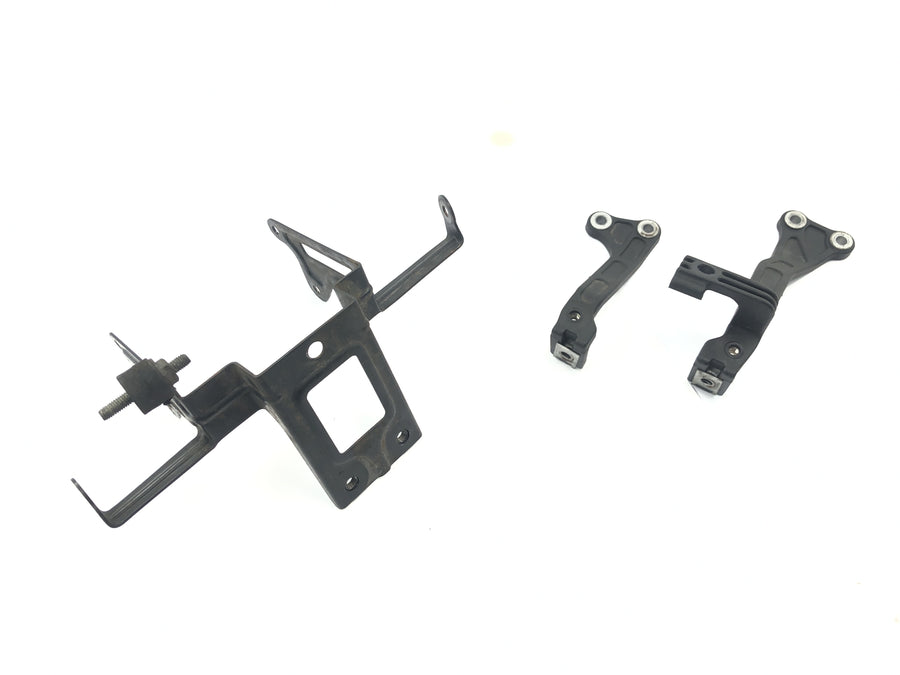 Aprilia RSV 1000 R [2004] - Radiator bracket radiator