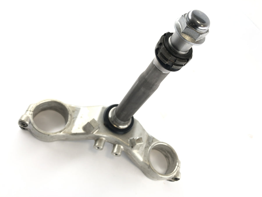 Yamaha YZF 750 R 4HN [1996] - fork bridge below