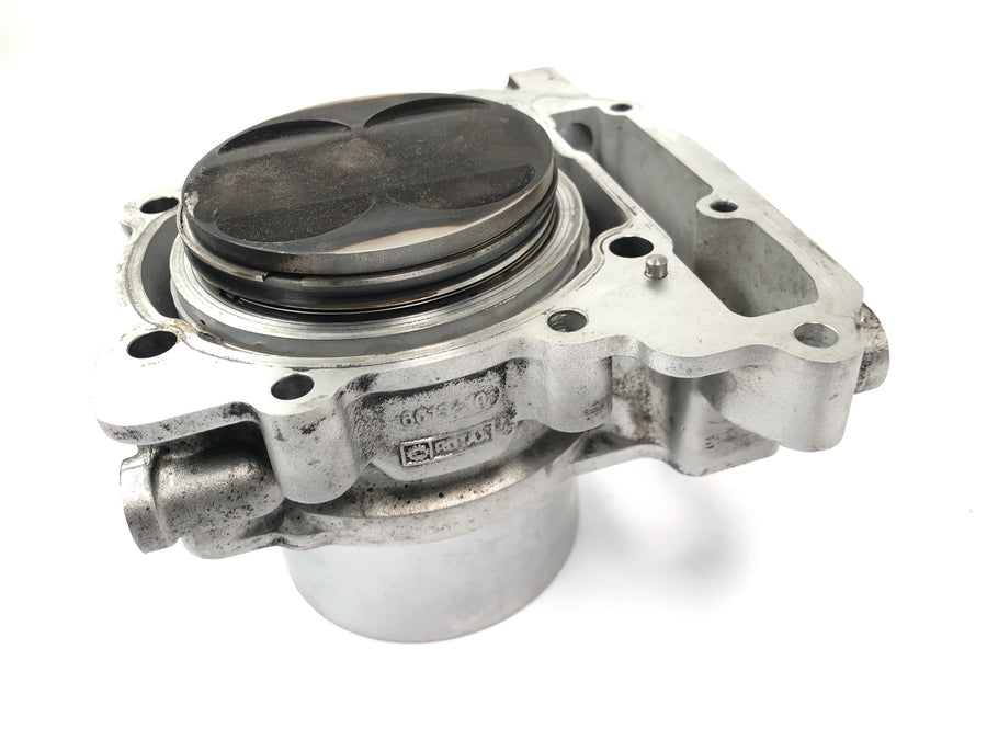 Aprilia RSV 1000 RP Mille [2001] - Cylinder with rear piston