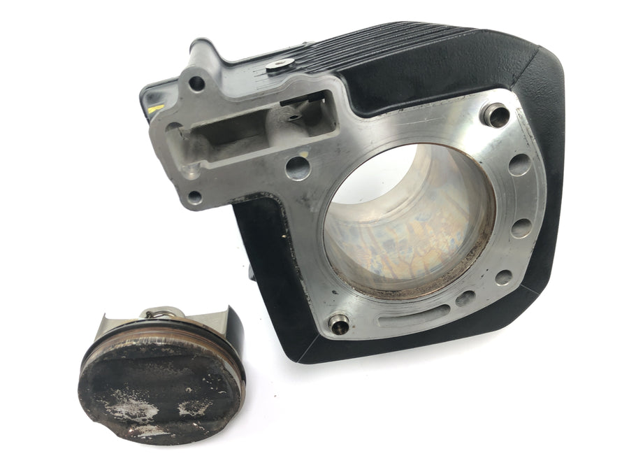 Moto Guzzi Stelvio 1200 8V [2016] - cylinder with piston on the left
