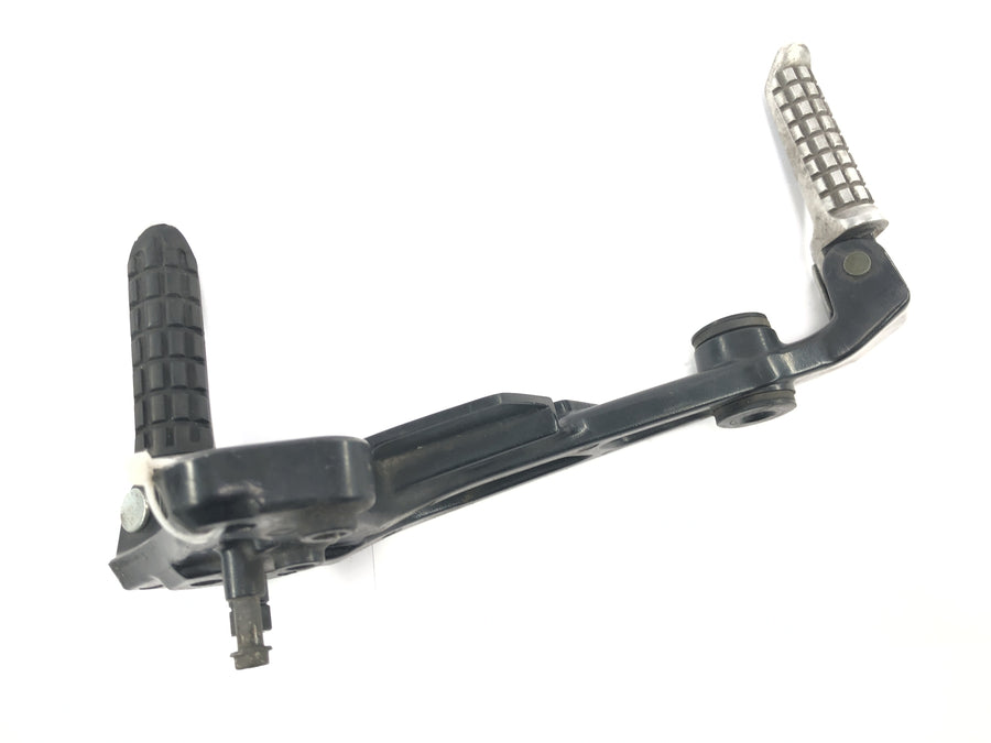 Kawasaki Zephyr 750 ZR750C [1994] - Footrest system driver passenger footrest holder right