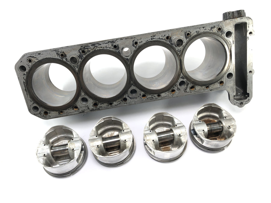 Kawasaki ZX -10 ZXT00B [1990] - cylinder cylinder block with piston