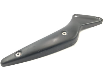 Suzuki VZ 1500 WVCU [2011] - Rear fender strut left bracket rear fender