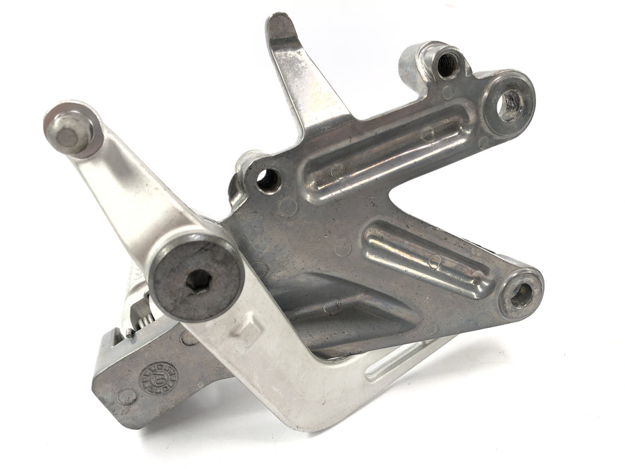 Triumph Street Triple R 675 D67LD [2010] - footrest system driver on the left with switching pedal