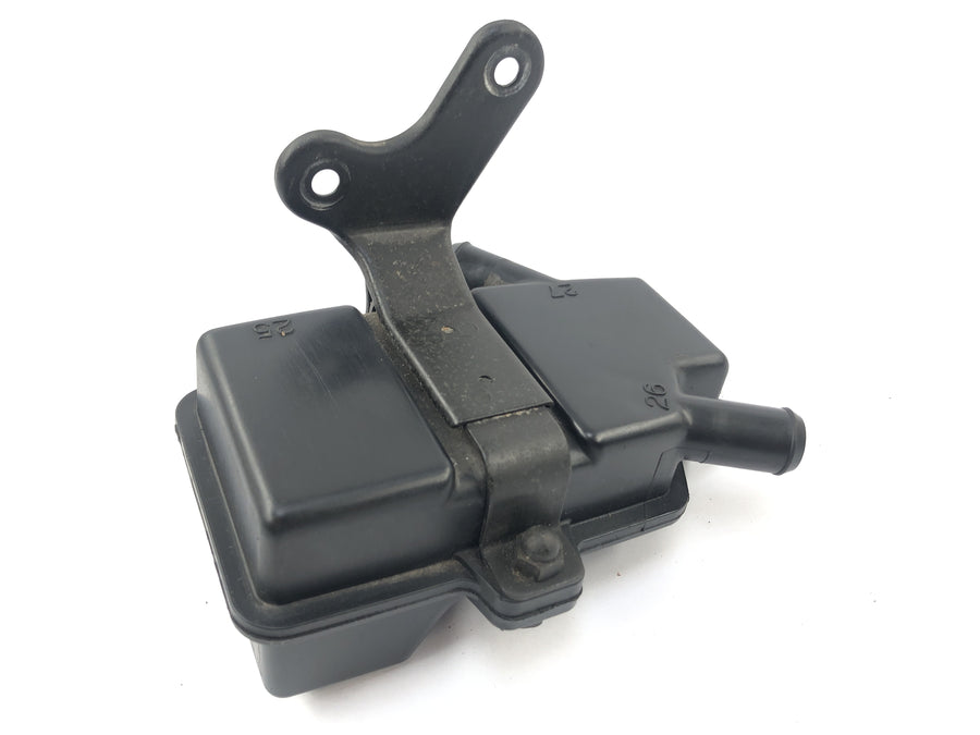 Honda CB 750 RC42 [1996] - Secondary air housing engine ventilation