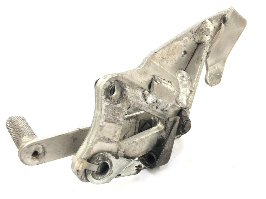 Suzuki GSX R 1100 GV73B [1990] - driver's footrest