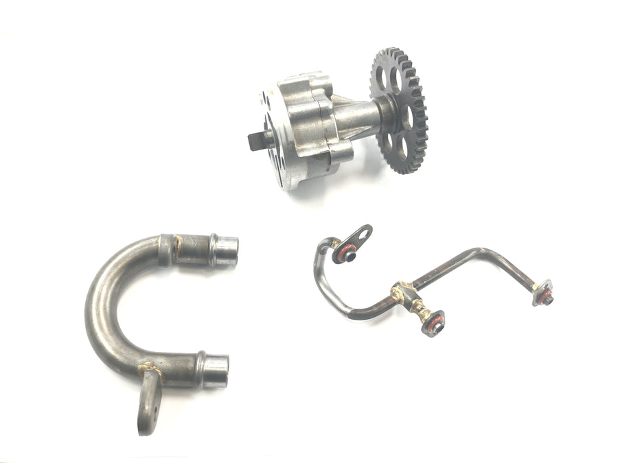 Yamaha GTS 1000 4FV [1997] - Oil pump with oil lines and pipes