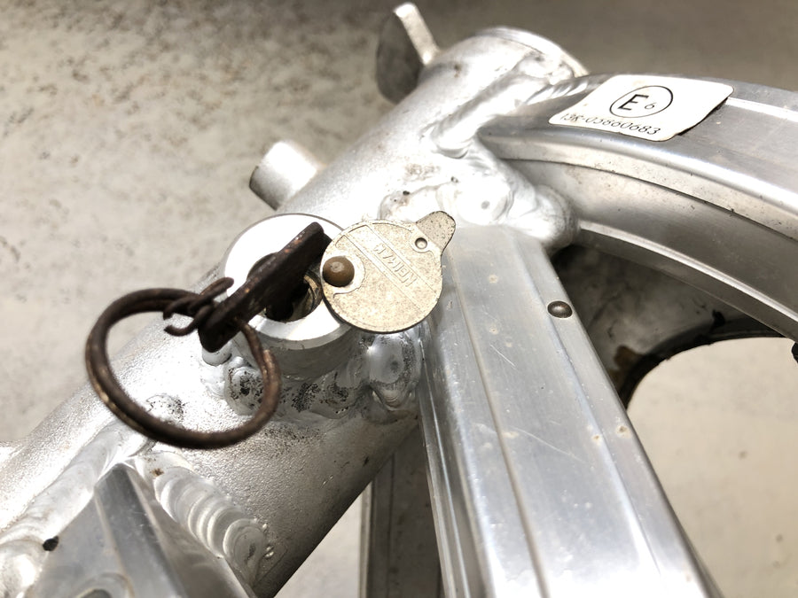 Suzuki RG 250 Gamma GJ21D [1987] - Frame main frame without papers