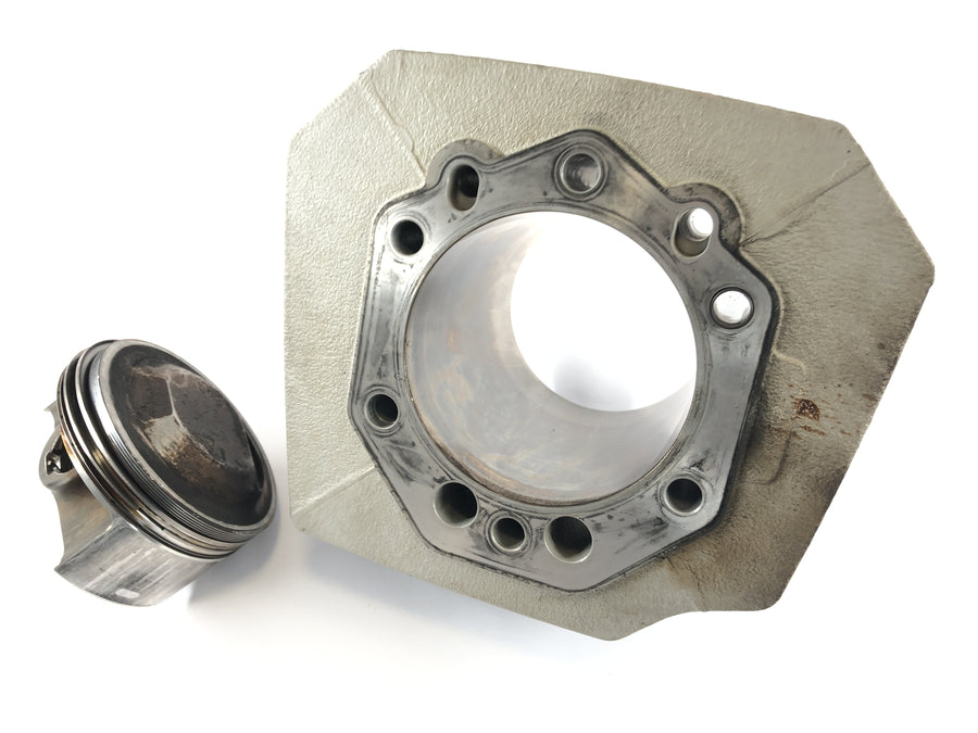 Moto Guzzi Norge 1200 [2006] - cylinder with pistons on the left