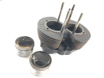 Triumph Bonneville T140V [1976] - cylinder with pistons