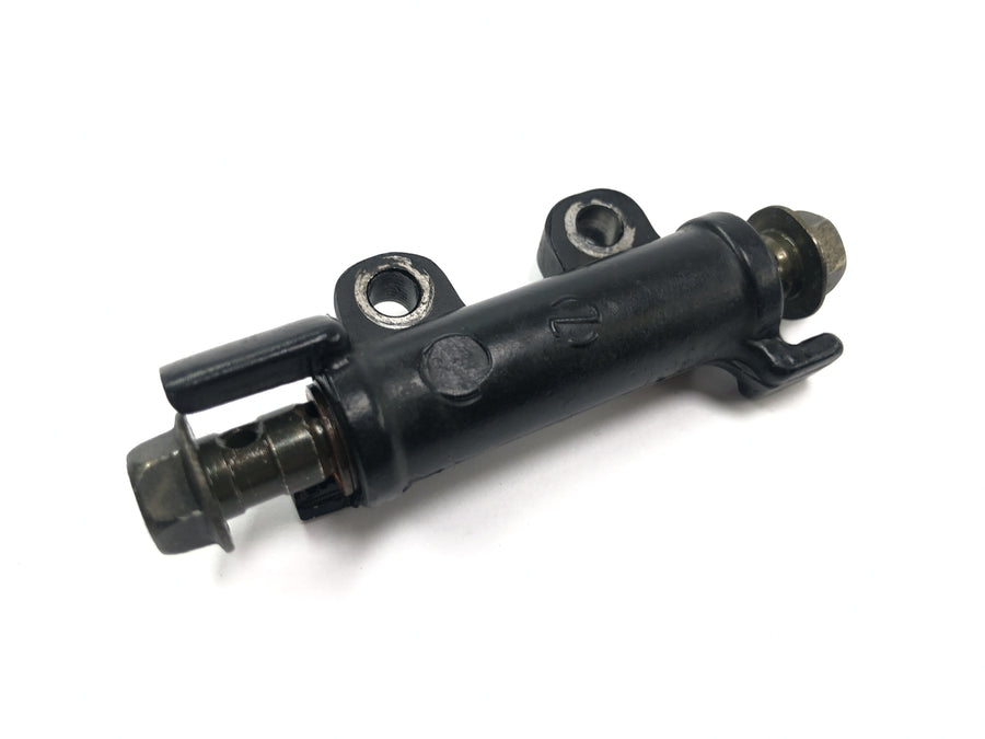 Yamaha XJR 1300 RP02 [1999] - Front brake line distributor