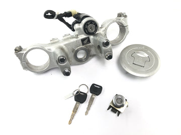 Honda FMX 650 RD12 [2006] - Lock set, ignition lock, tank cap, fork bridge at the top