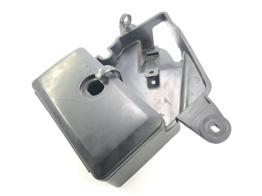Kawasaki VN 800 Classic [2000] - Storage compartment for unit holder on the left