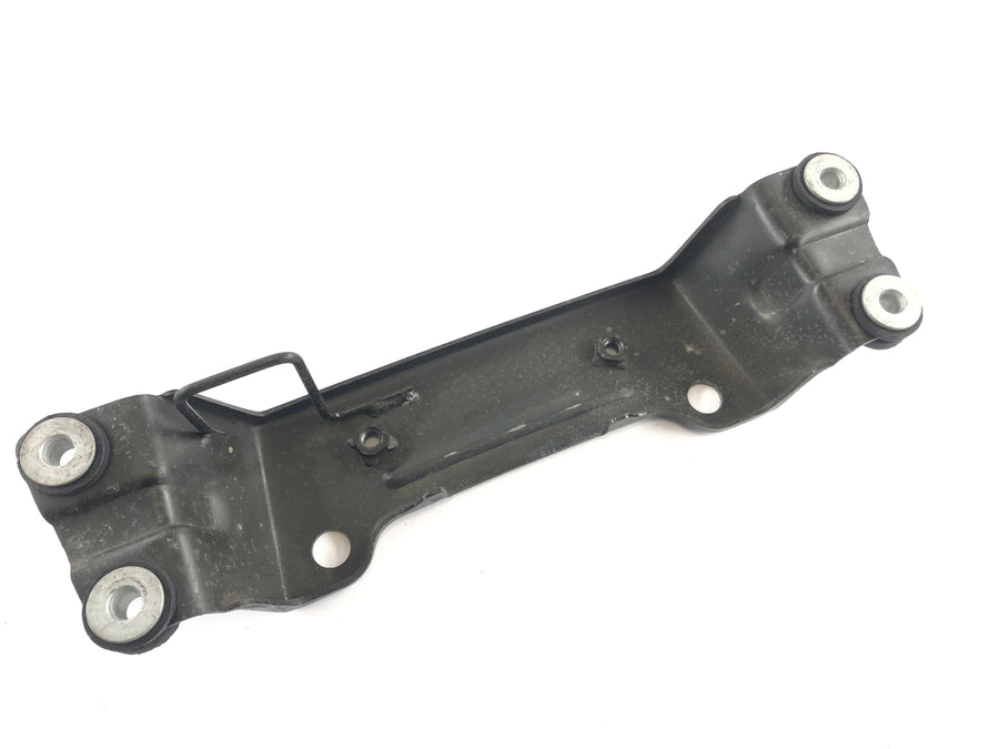 Suzuki Bandit 1200 GV75A [1998] - Tank and seat mount