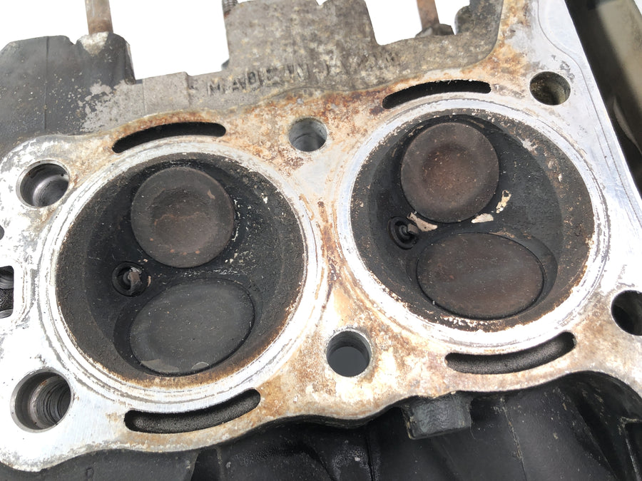 Kawasaki ZR7 ZR750F [1999] - cylinder head