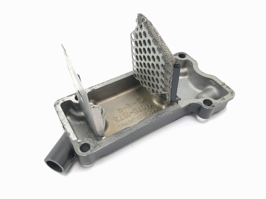 Kawasaki ZRX 1200 S ZRT20A [2002] - Motor lid housing ventilation