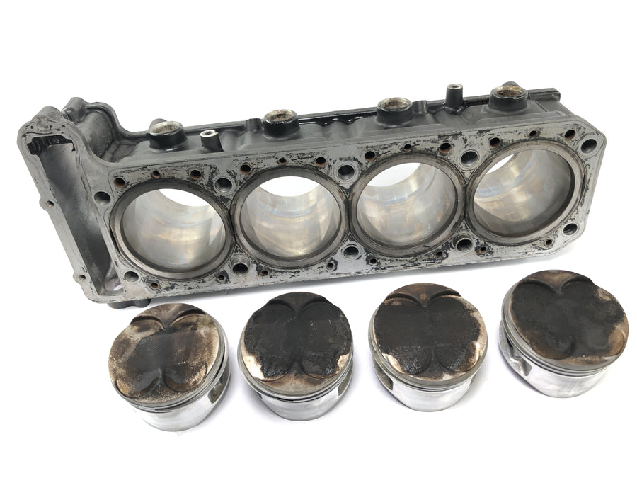 Kawasaki ZX -10 ZXT00B [1990] - cylinder cylinder block with piston