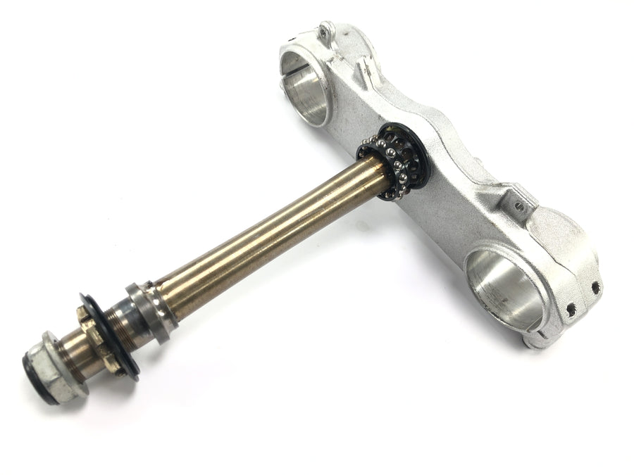 Honda FMX 650 RD12 [2006] - Fork clamp under the steering shaft