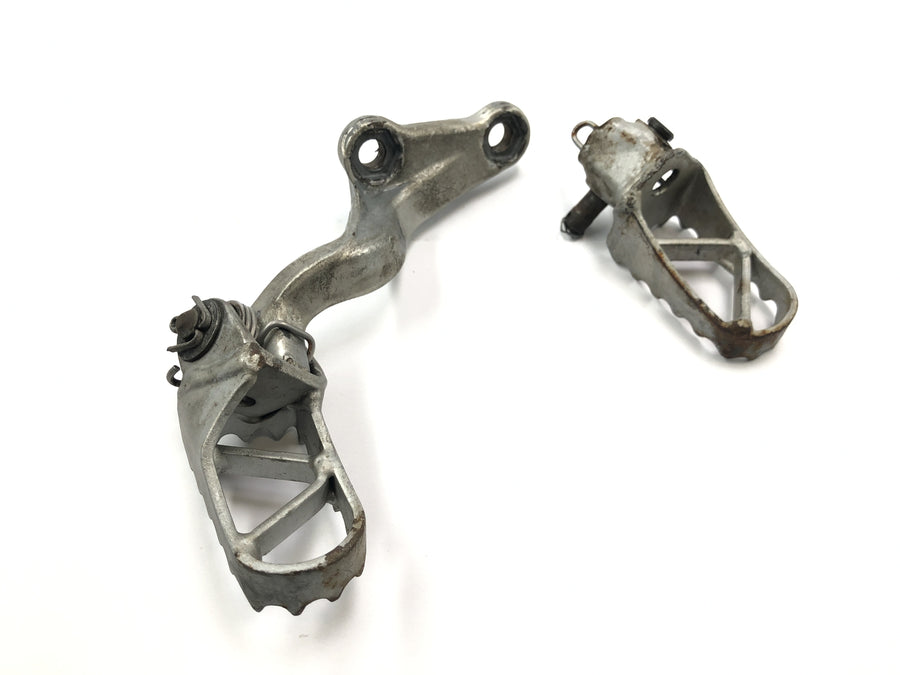 KTM 640 LC4 Prestige [2005] - Footrests, front driver footrests pair