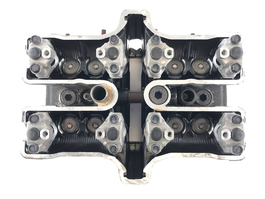 Yamaha V Max 1200 2we [1996] - cylinder head at the back