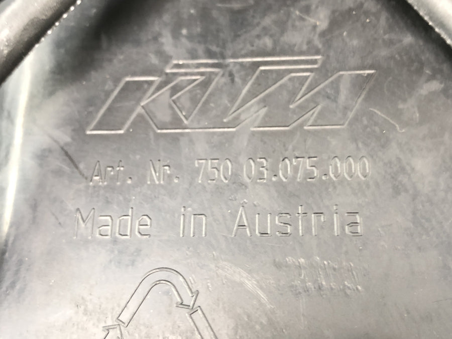 KTM 690 SM Prestige [2007] - tool compartment