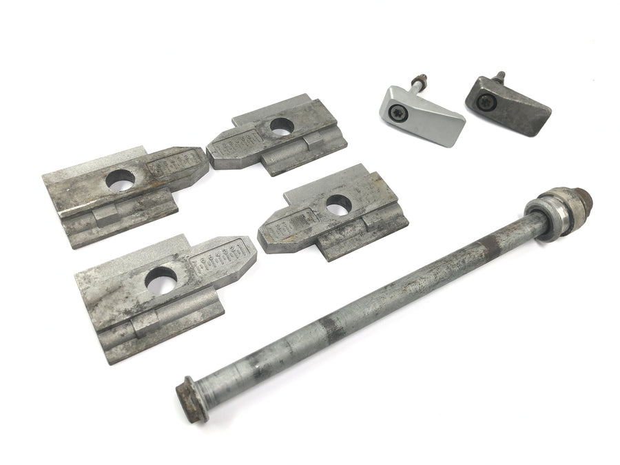 BMW F 650 GS R13 [2000] - Rear axle with chain tensioner