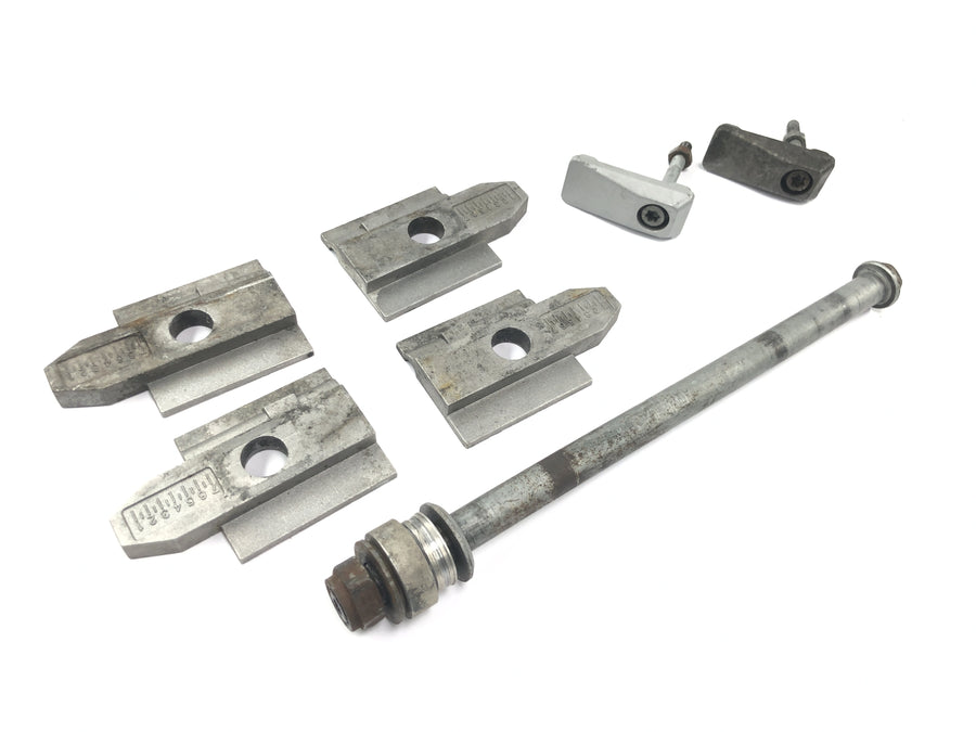 BMW F 650 GS R13 [2000] - Rear axle with chain tensioner