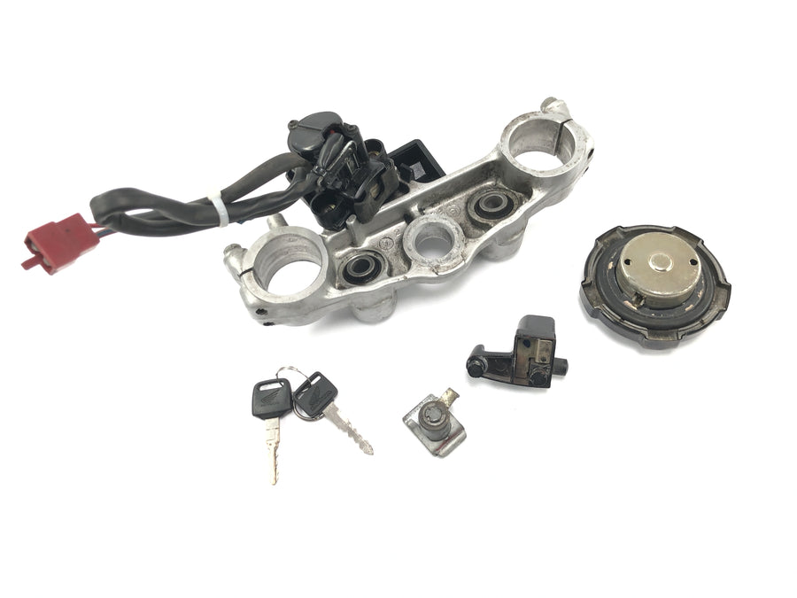 Honda XRV 750 Africa Twin RD04 [1990] - top triple clamp with ignition lock tank cap