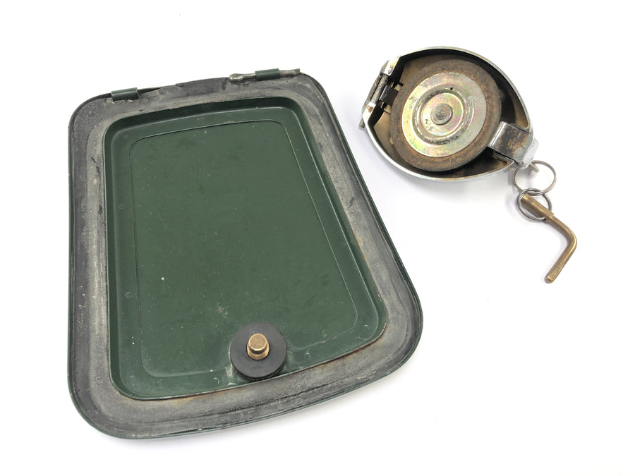BMW R 60/5 [1973] - Fuel filler flap with tank cap