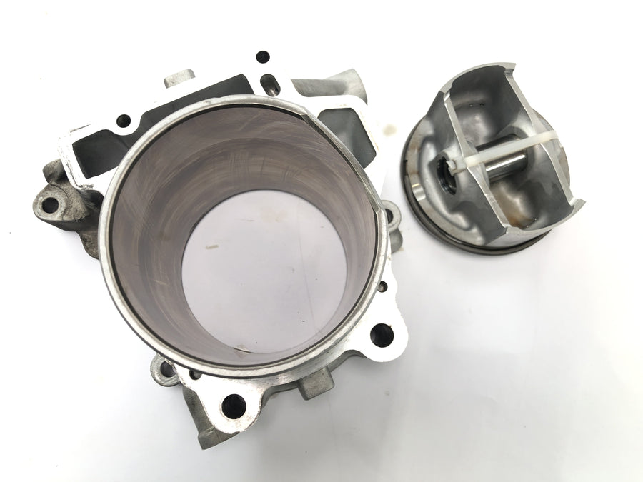 Aprilia RSV 1000 RP Mille [2001] - cylinder with piston at the front
