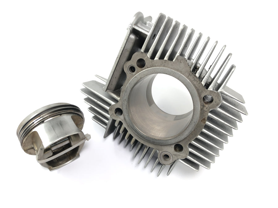 Ducati Monster M600 [1995] - cylinder kit cylinder with pistons lying at the front