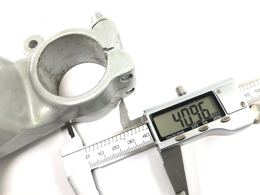 Yamaha DT 125 R DE03 [2000] - Gabelbrücke oben Lenkeraufnahme Gabelklemmung