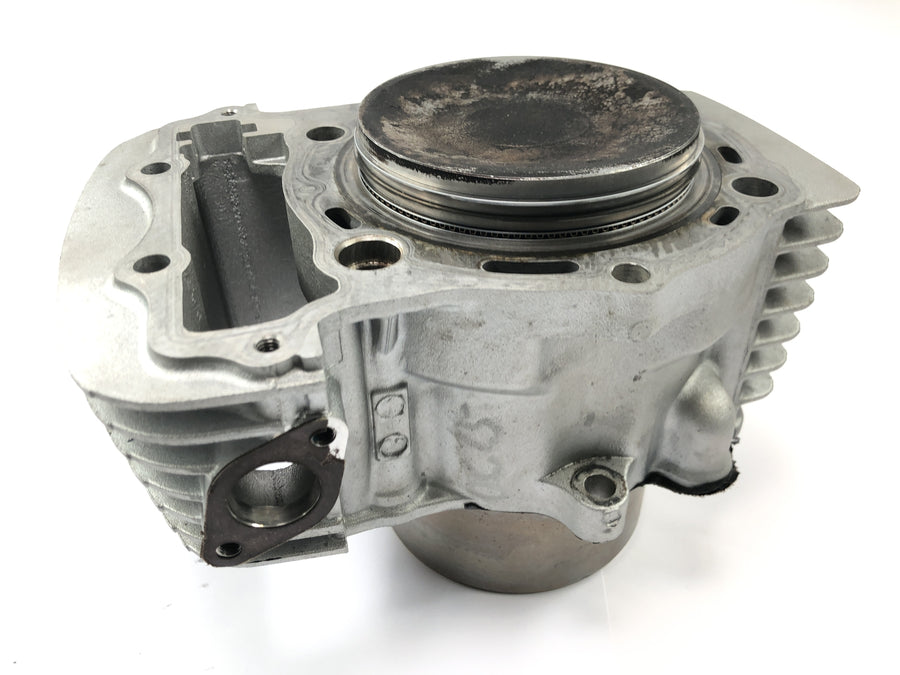 Kawasaki VN 1600 Classic VNT60A [2007] - cylinder with piston at the front