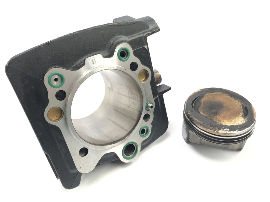 Ducati ST2 944 [1999] - Cylinder with vertical piston