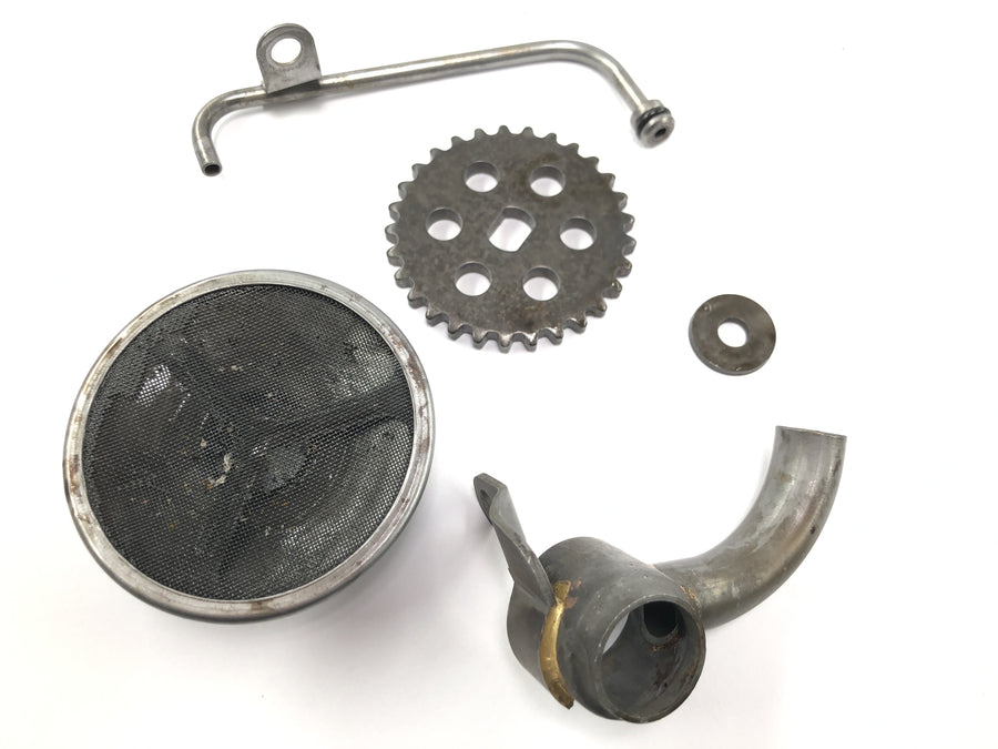 Honda XRV 750 Africa Twin RD04 [1990] - Oil pump with drive wheel and oil strainer