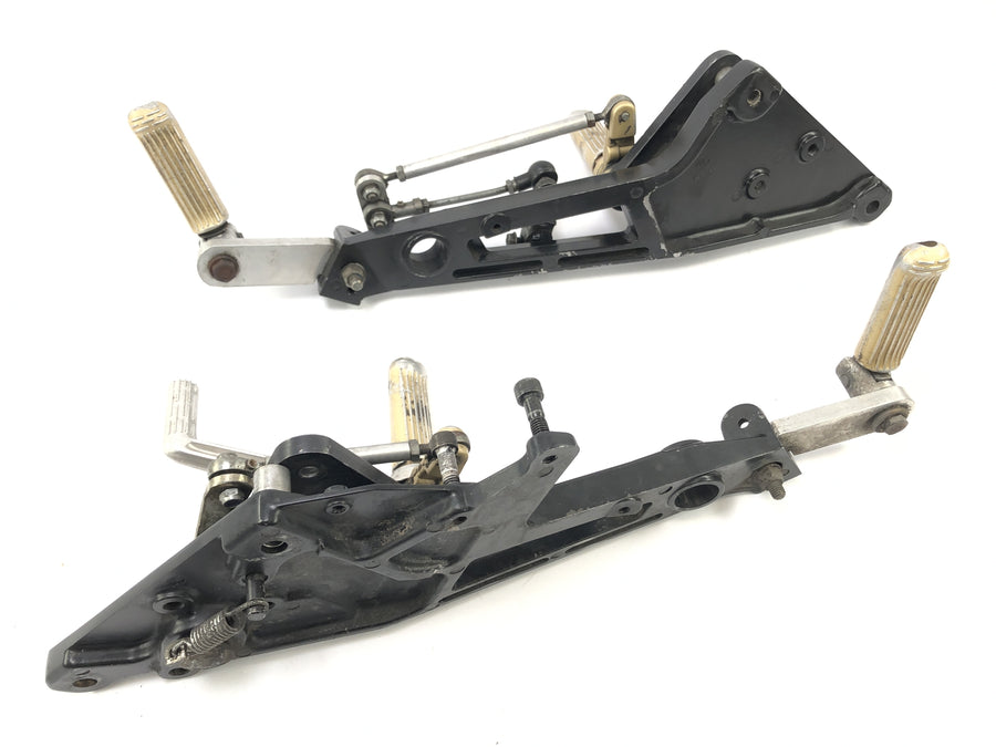 Kawasaki GPZ 1000 RX [1987] - Footrest system Footrest plates with footrests and pedals left and right