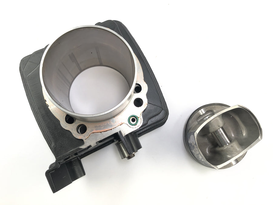Ducati ST2 944 [1999] - Cylinder with vertical piston
